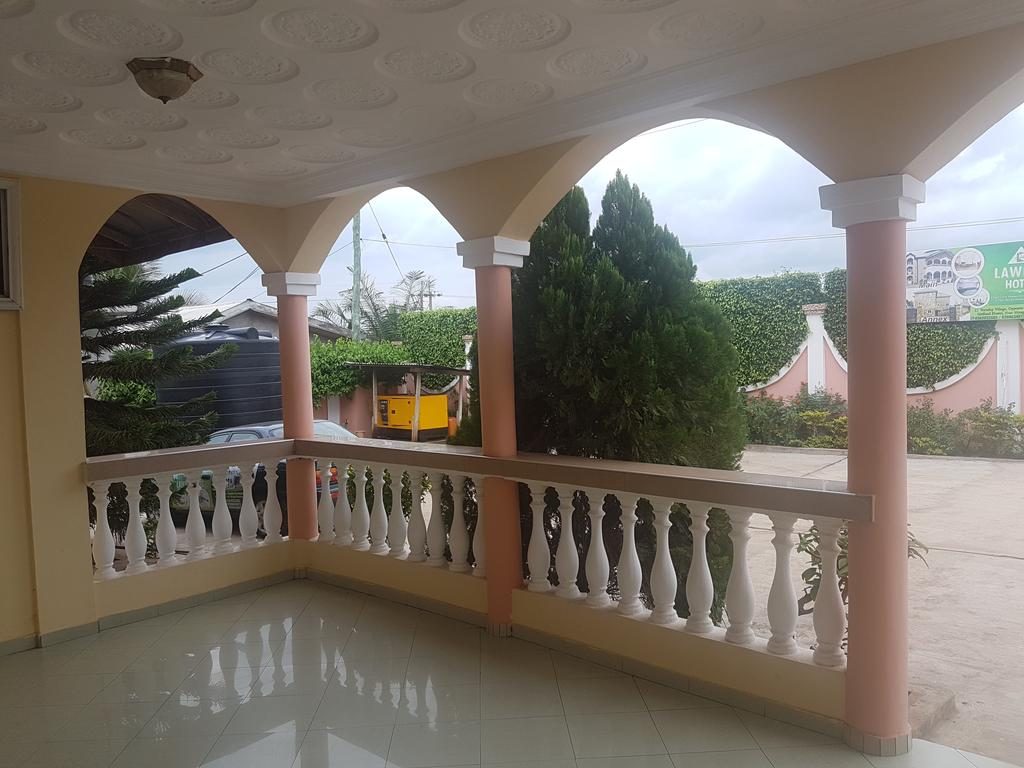 Lawnia Hotel