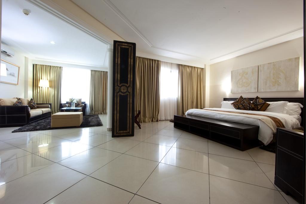 Oak Plaza Hotels East Airport