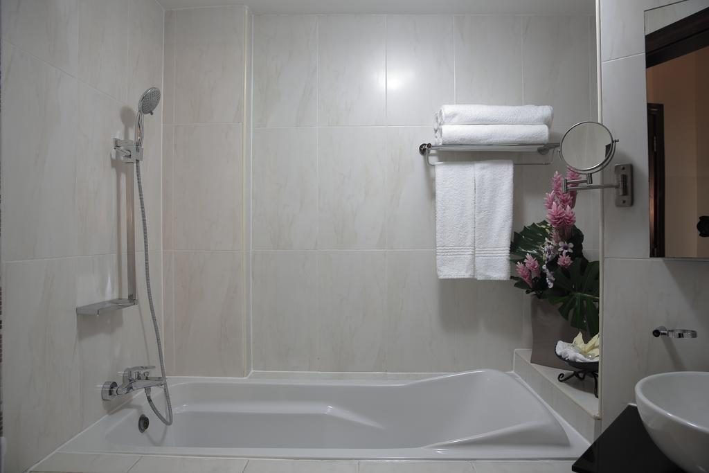 Oak Plaza Hotels East Airport