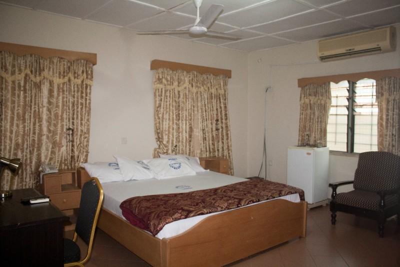 Sundowner Lodge