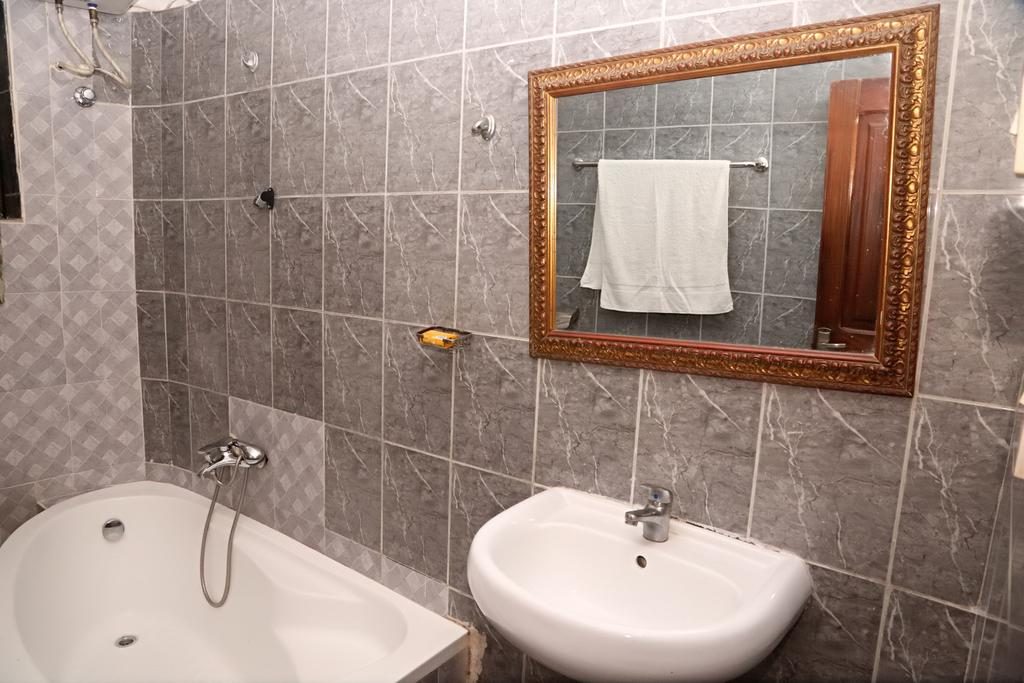 Ampaqx Grand Hotel